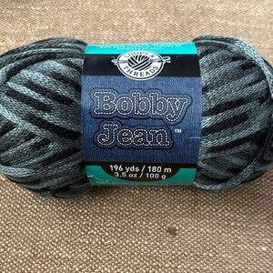 Bobby Jean Yarn in Black and Gray